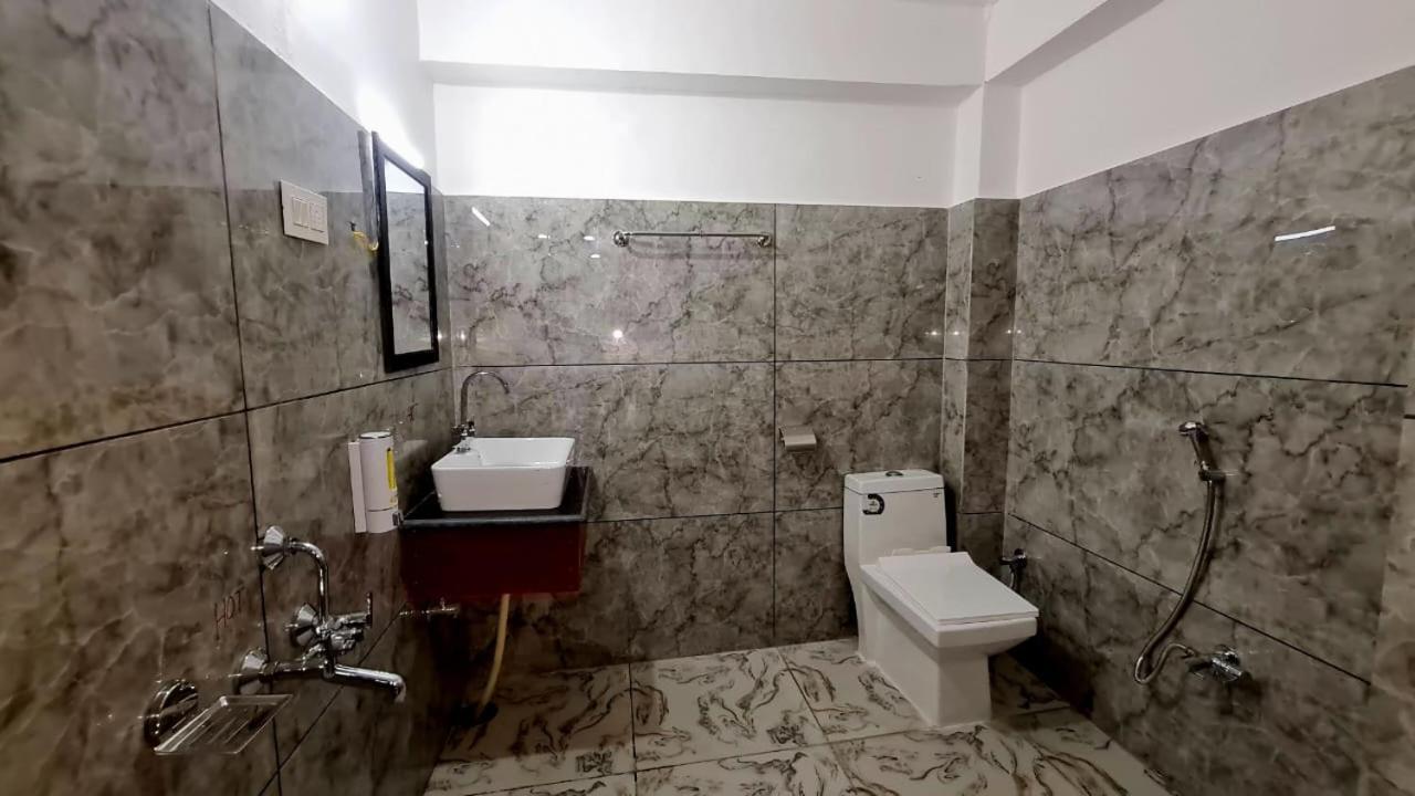 Hotel D Indian Каргил Экстерьер фото